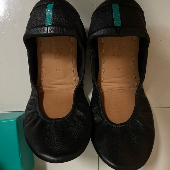Tieks by Gavrieli in matte black (size 6) - Picture 8 of 9